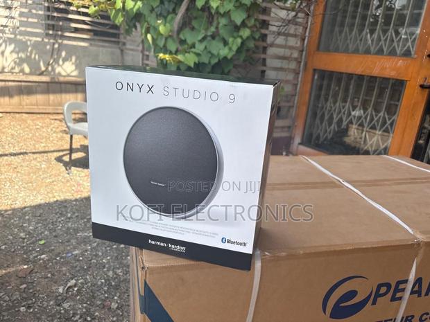 Onyx Studio 9 Dense, Bass-Weighted Audio · Photo 2