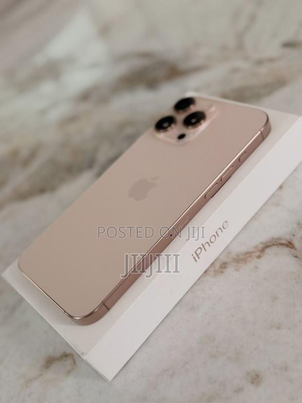 Apple iPhone 16 Pro Max 256 GB Gold · Photo 4