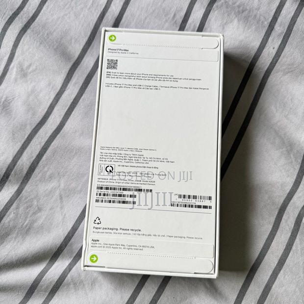 Apple iPhone 17 Pro Max 512 GB Silver · Photo 4