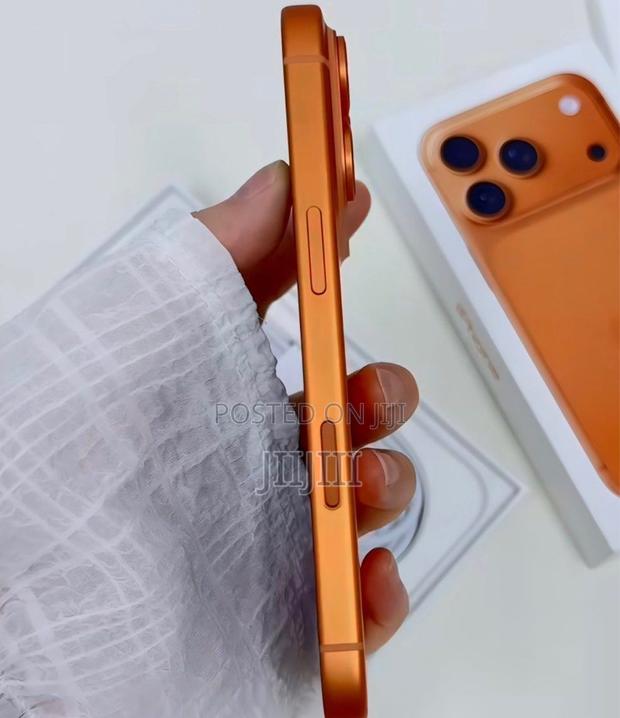 Apple iPhone 17 Pro Max 512 GB Orange · Photo 3