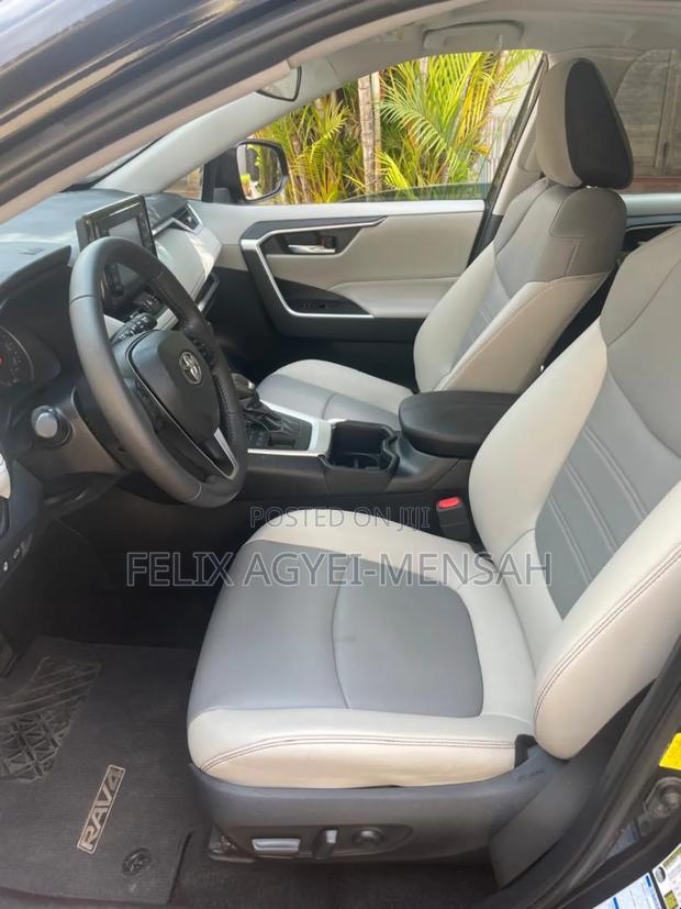 Toyota RAV4 XLE Premium AWD 2023 Black