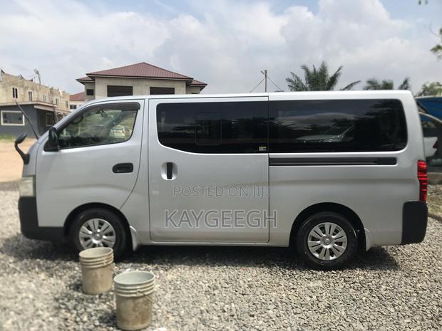 Nissan Caravan (Urvan) 2015 Silver photo 5