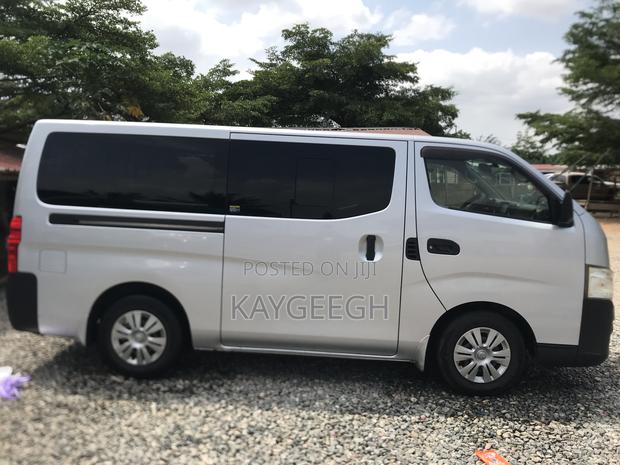 Nissan Caravan (Urvan) 2015 Silver
