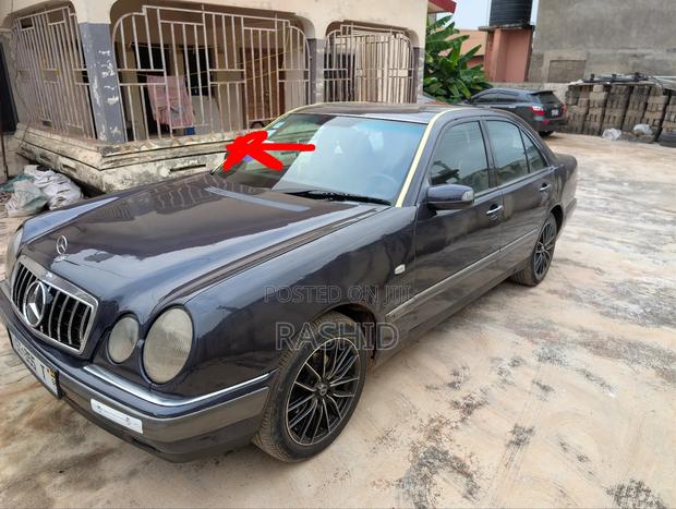 Mercedes-Benz E230 1997 Blue