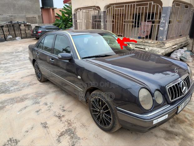 Mercedes-Benz E230 1997 Blue