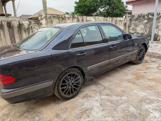 Mercedes-Benz E230 1997 Blue