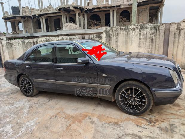 Mercedes-Benz E230 1997 Blue