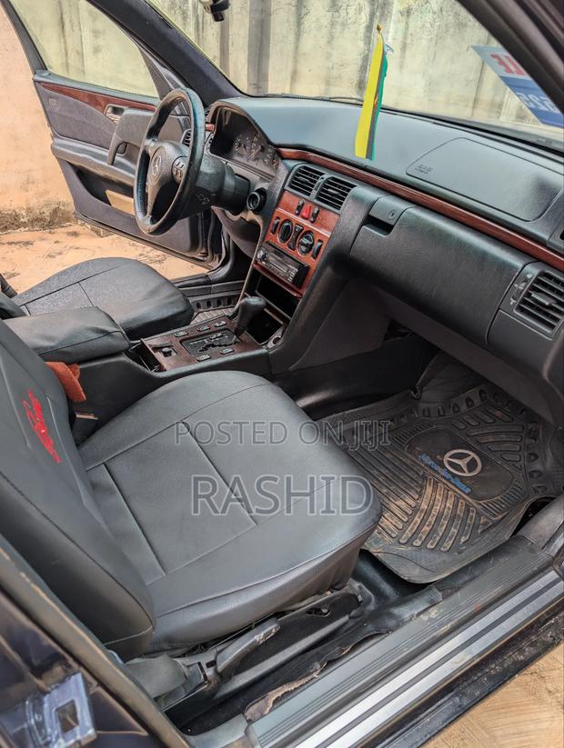 Mercedes-Benz E230 1997 Blue