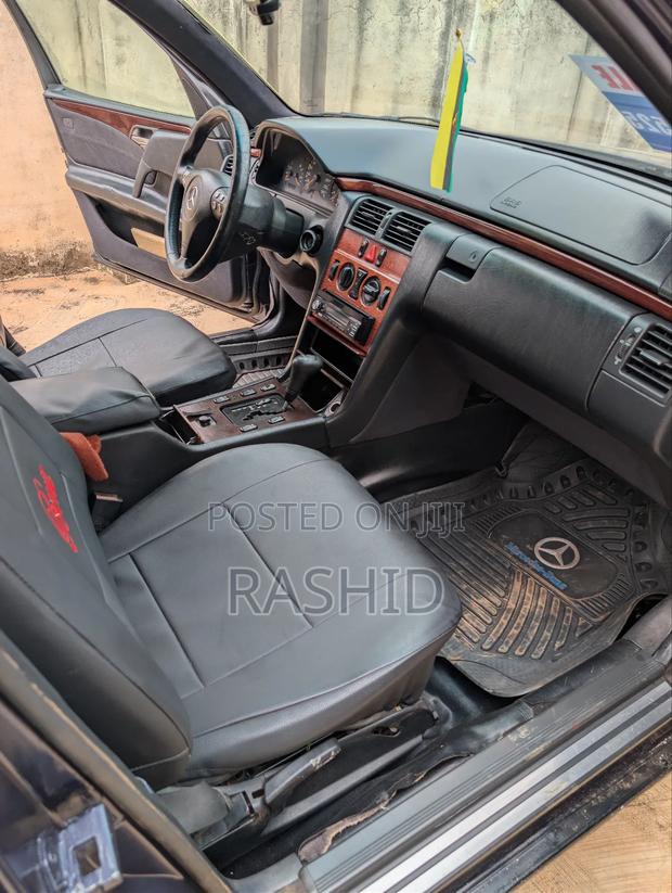 Mercedes-Benz E230 1997 Blue