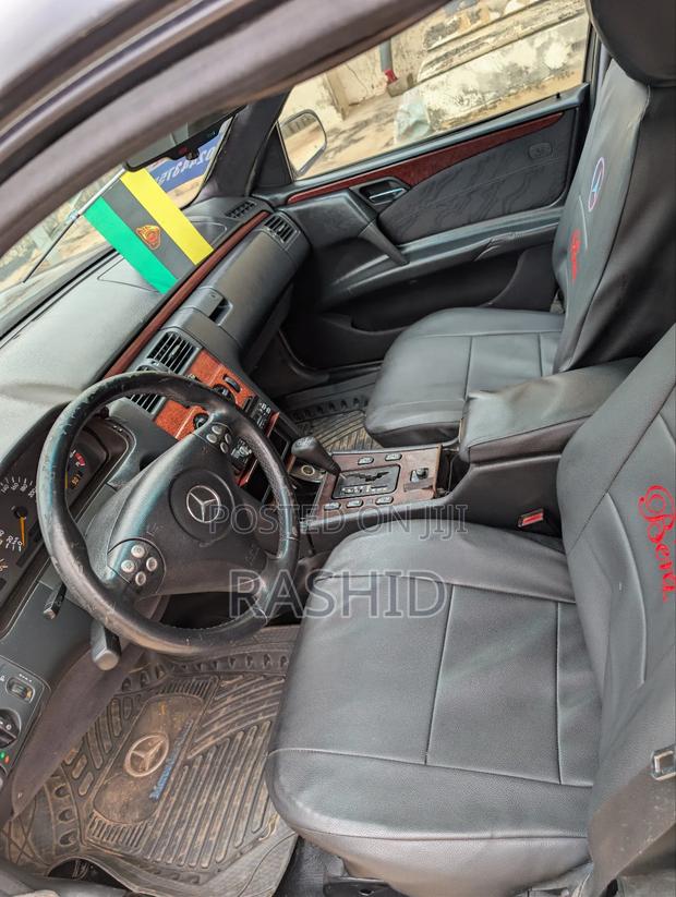 Mercedes-Benz E230 1997 Blue