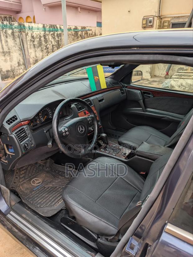 Mercedes-Benz E230 1997 Blue