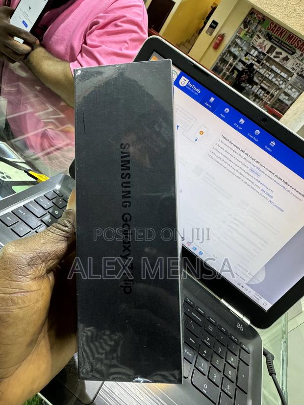 New Samsung Galaxy Z Flip 256 GB White