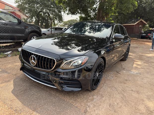 Mercedes-Benz E300 2019 Black photo 2