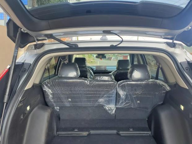 Honda CR-V 2024 Silver photo 2