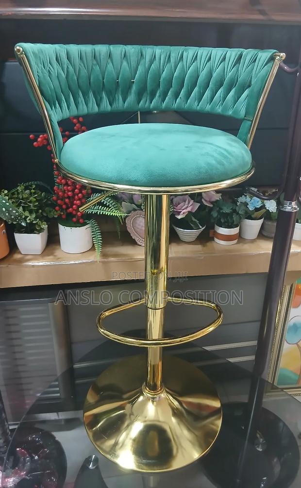 Modern Round Bar Stool · Photo 2