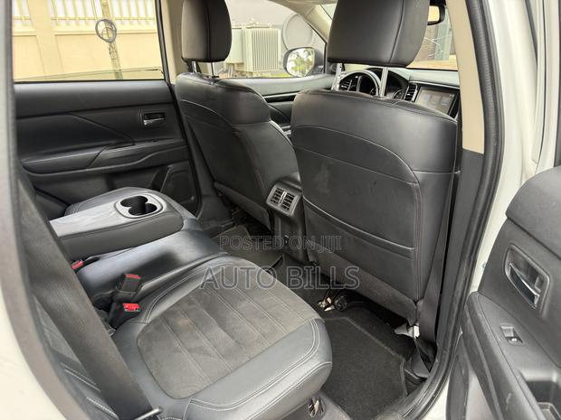 Mitsubishi Outlander SE S-AWC 2020 White