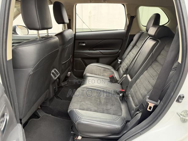 Mitsubishi Outlander SE S-AWC 2020 White