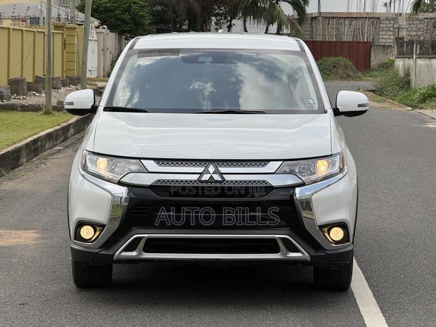 Mitsubishi Outlander SE S-AWC 2020 White