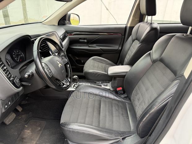 Mitsubishi Outlander SE S-AWC 2020 White