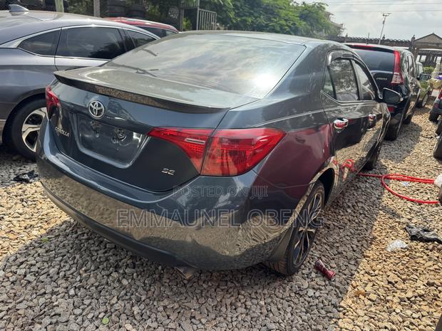 Toyota Corolla 2017 Gray photo 5
