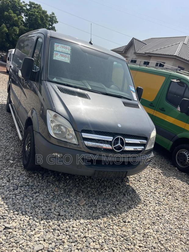 Mercedes-Benz Sprinter 2012