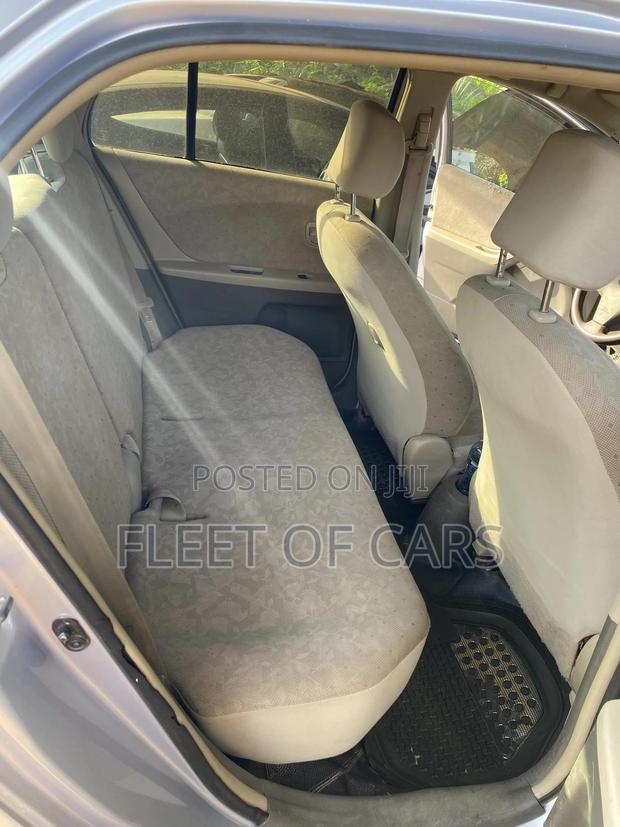 Toyota Vitz 2010 Silver