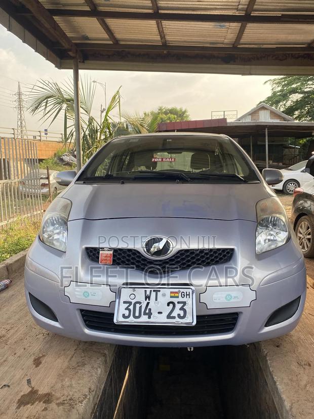 Toyota Vitz 2010 Silver