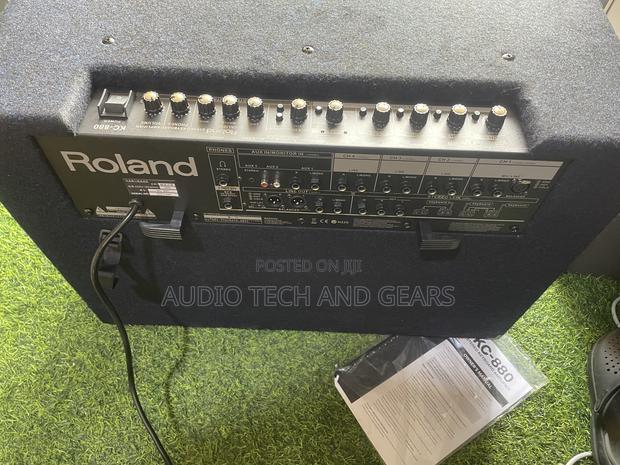 Roland Kc880 4-Channel Keyboard Combo photo 3