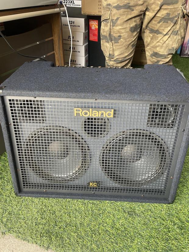Roland Kc880 4-Channel Keyboard Combo