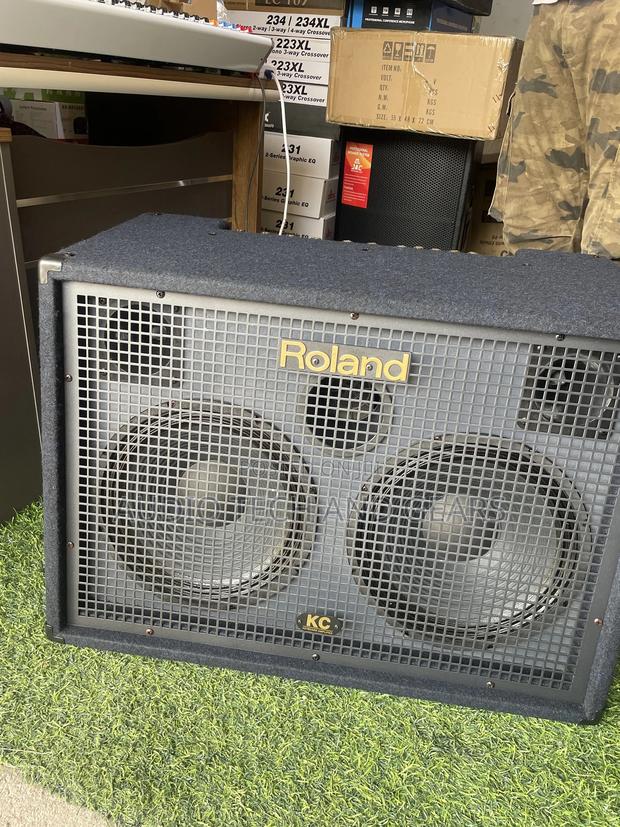 Roland Kc880 4-Channel Keyboard Combo photo 2