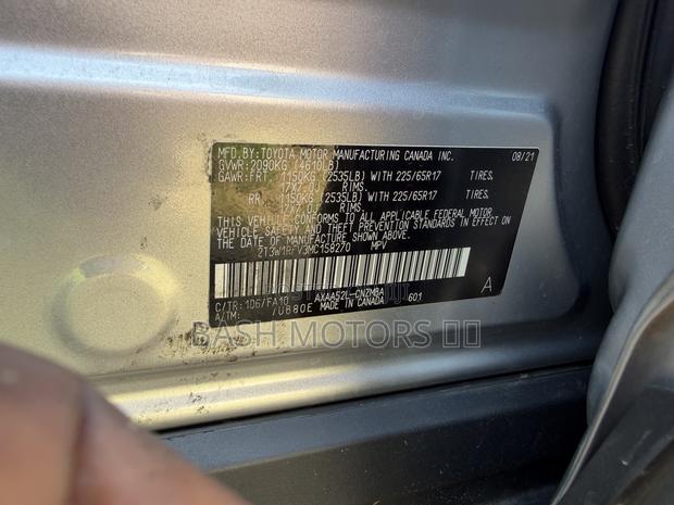 Toyota RAV4 XLE 2021 Silver