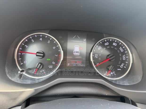 Toyota RAV4 XLE 2021 Silver