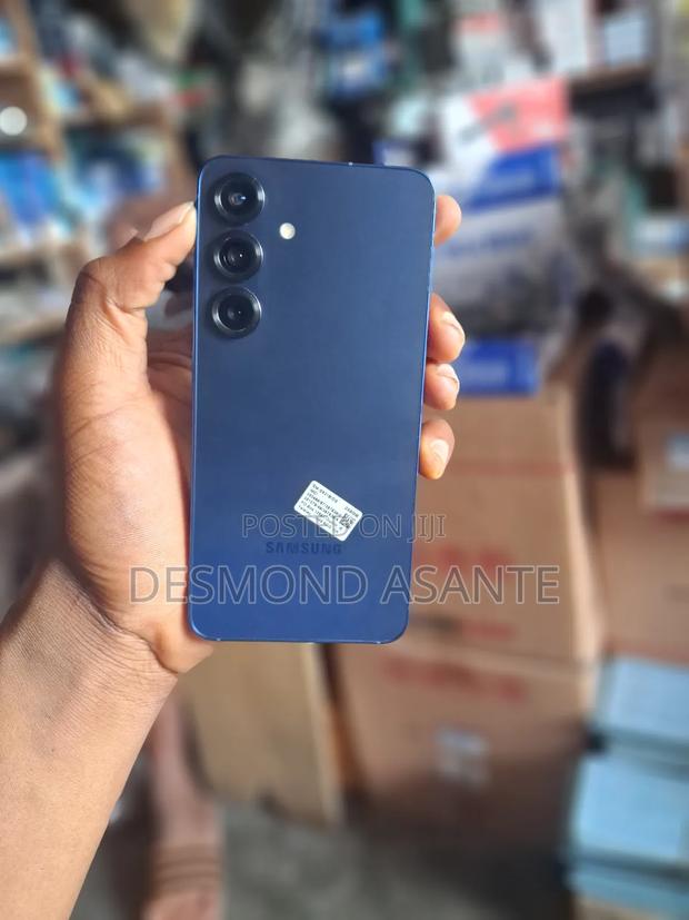 Samsung Galaxy S25 256 GB Blue · Photo 3