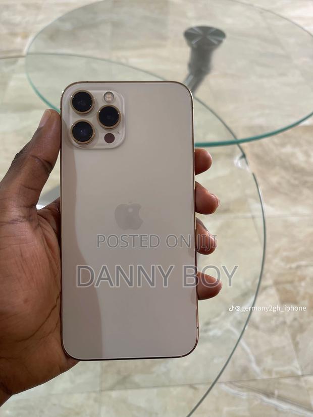 Apple iPhone 12 Pro Max 128 GB Gold · Photo 4