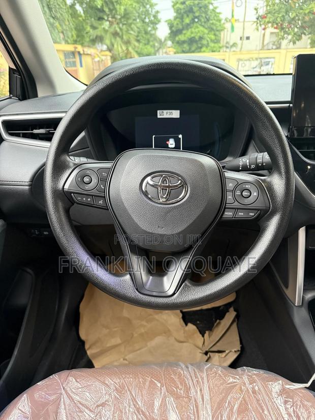 New Toyota Corolla Cross XLE 2025 Black
