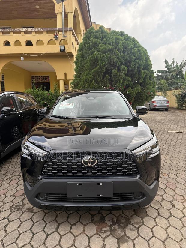 New Toyota Corolla Cross XLE 2025 Black