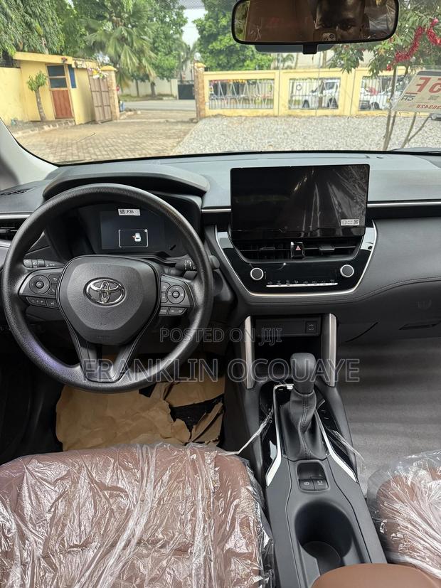 New Toyota Corolla Cross XLE 2025 Black