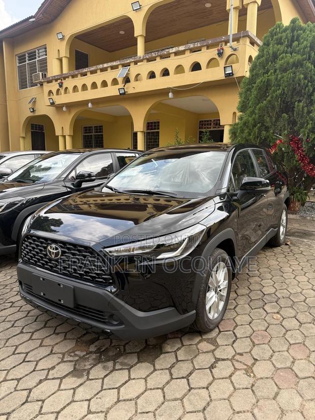 New Toyota Corolla Cross XLE 2025 Black