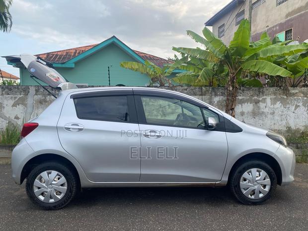 Toyota Vitz 1.3 AWD 5dr 2015 Silver