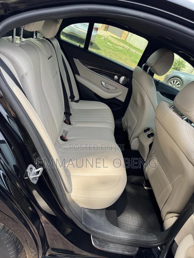 Mercedes-Benz E300 2019 Black photo 5