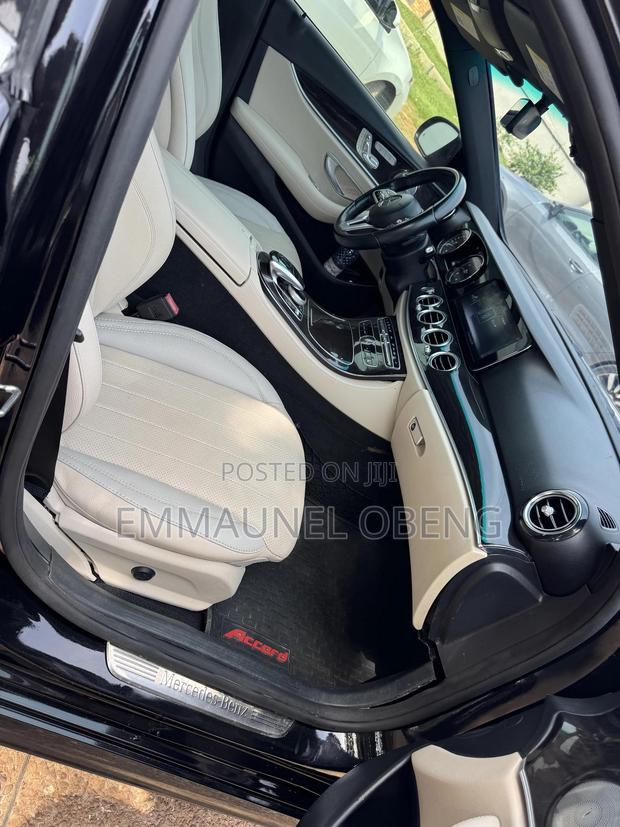 Mercedes-Benz E300 2019 Black photo 4