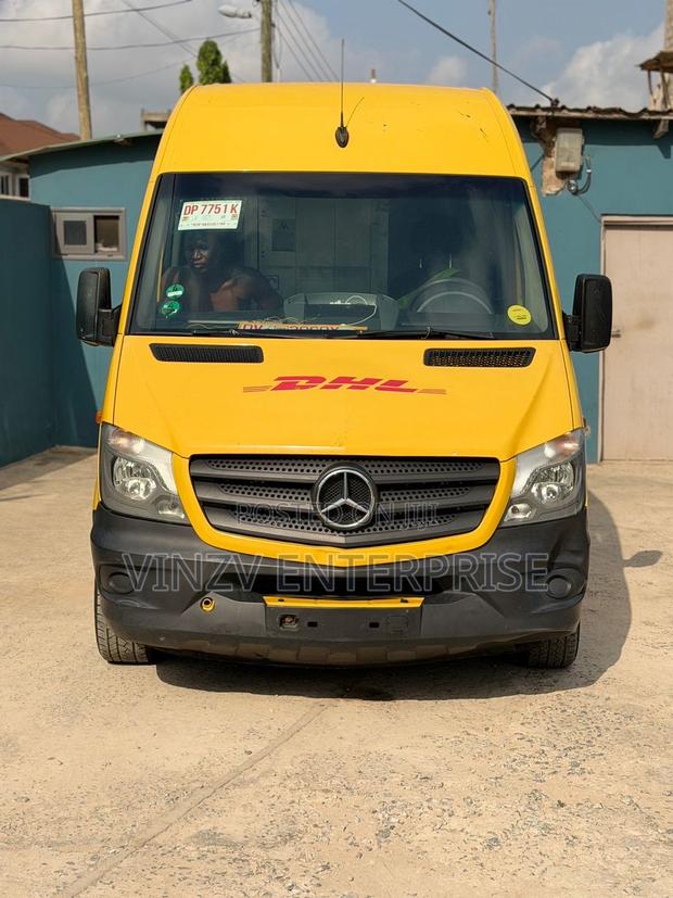 Mercedes-Benz Sprinter 2016 Yellow