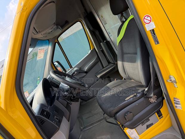 Mercedes-Benz Sprinter 2016 Yellow photo 3