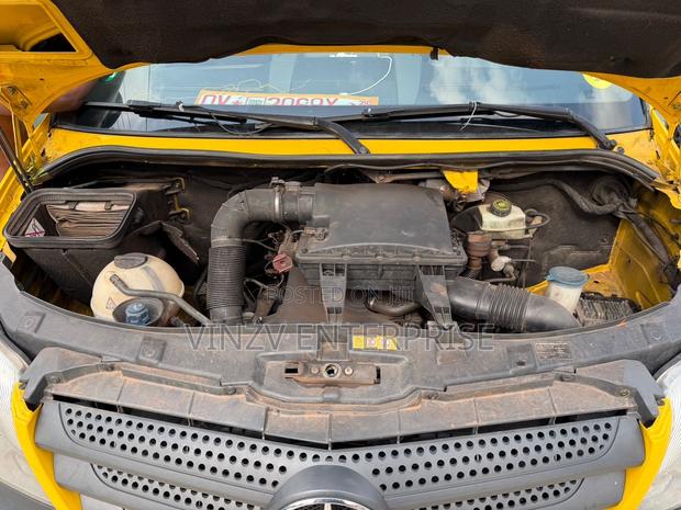 Mercedes-Benz Sprinter 2016 Yellow photo 4