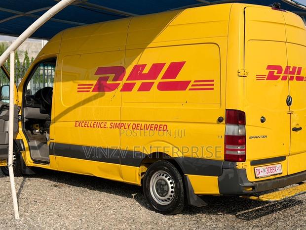 Mercedes-Benz Sprinter 2016 Yellow photo 2