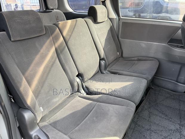 Toyota Voxy 2012 Silver