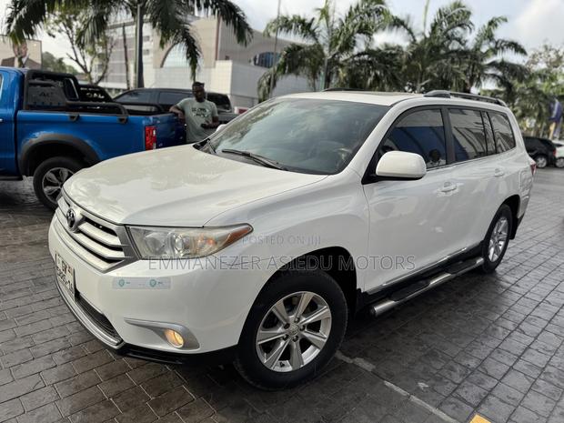 Toyota Highlander Limited 2011 White photo 3
