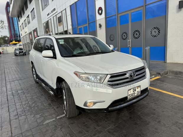 Toyota Highlander Limited 2011 White