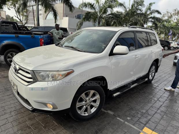 Toyota Highlander Limited 2011 White photo 9