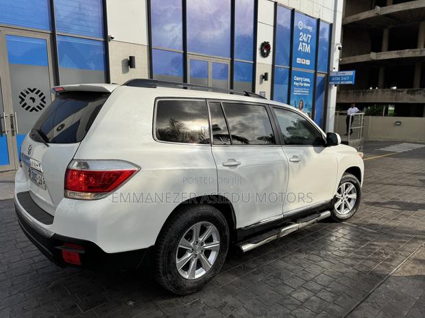Toyota Highlander Limited 2011 White photo 8
